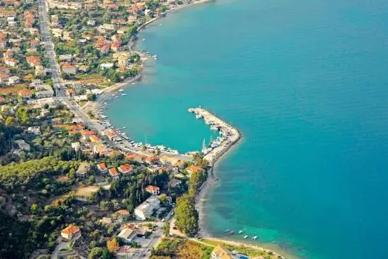 The harbour at Lygia, beside the coast road.