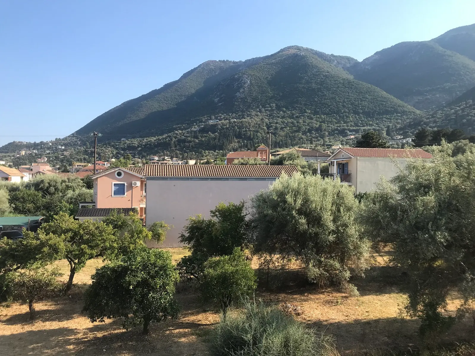 Nikiana village, above the east-coast harbour.